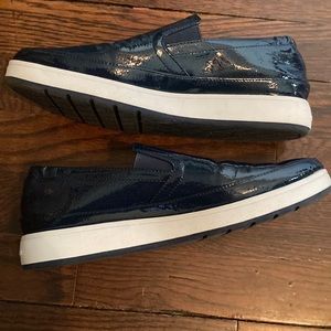 Donald Pliner Navy patent sneakers - size 6.5